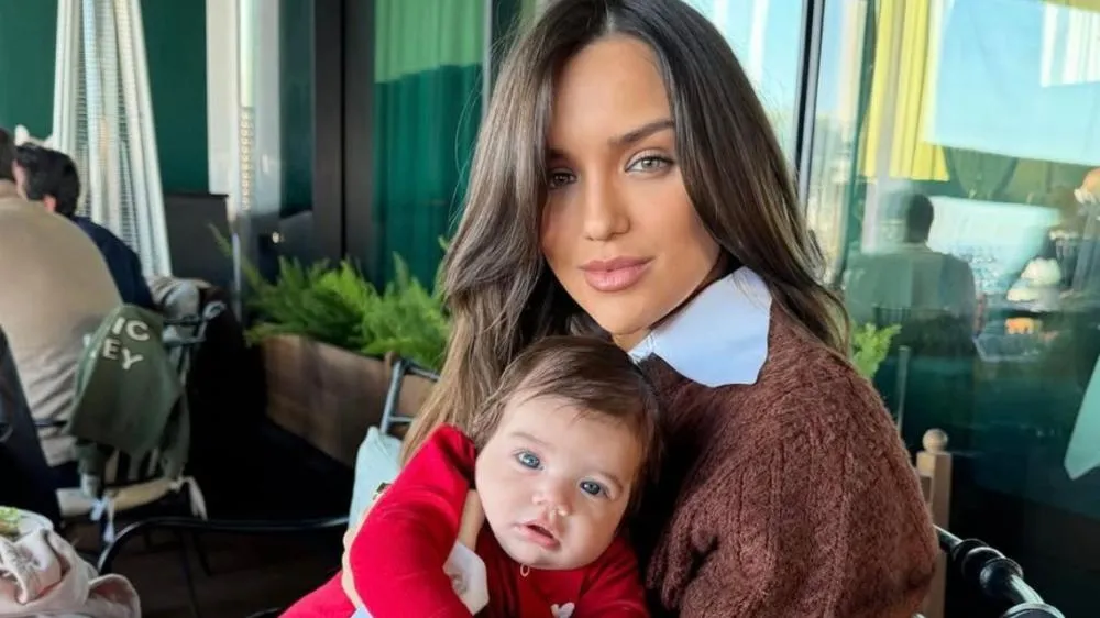Rafa Kalimann encanta ao posar com Nattan e a filha Zuza em clique intimista