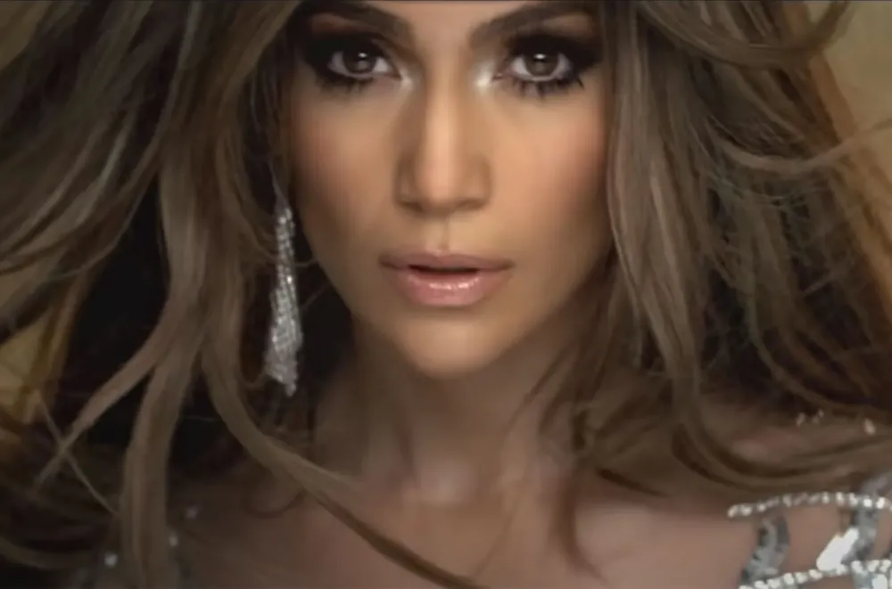 Hit de Jennifer Lopez volta ao Top 50 global do Spotify após viral em série